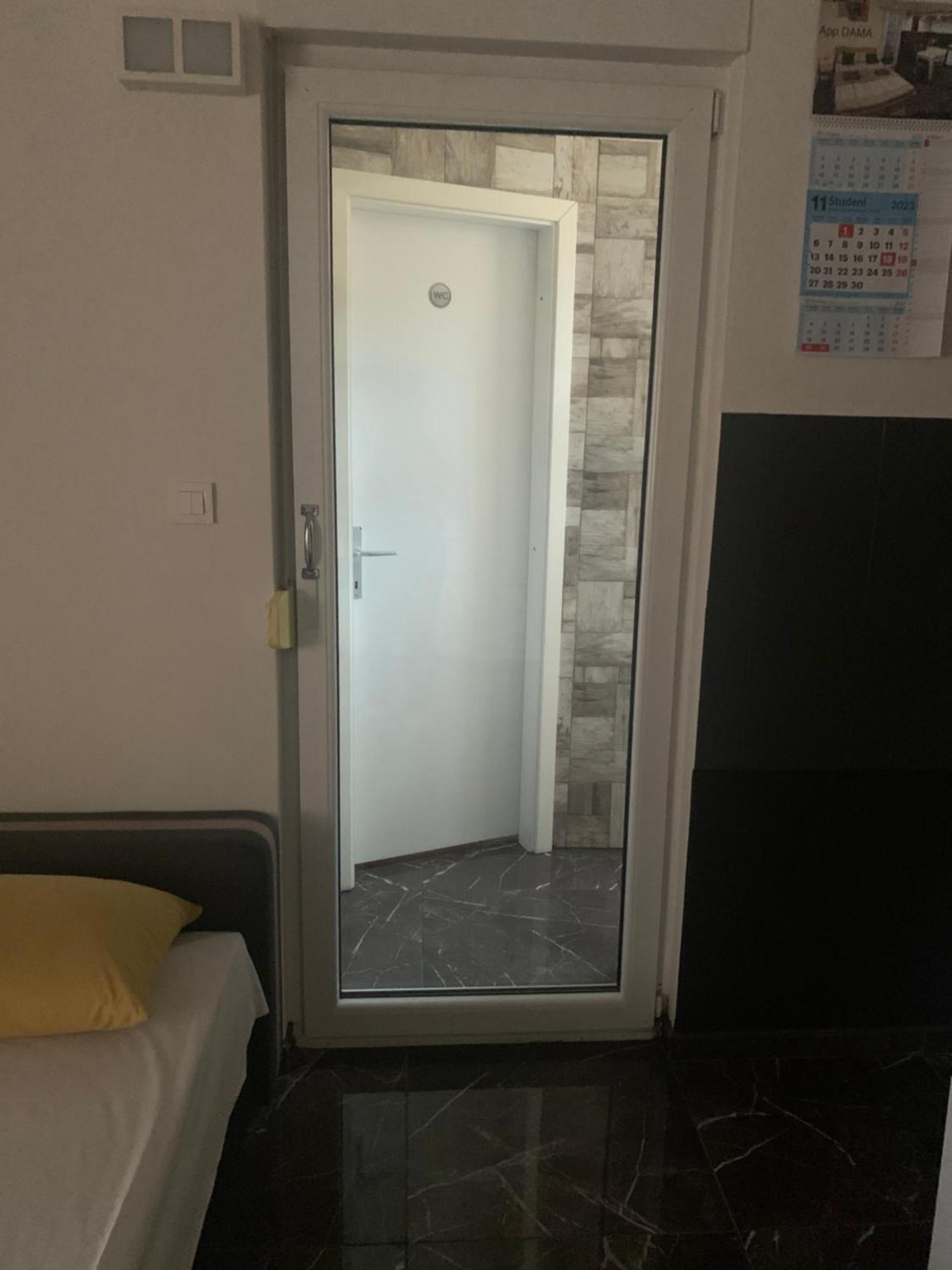 Studio Dama Blizina Amfiteatra I Bus Kolodvora ,Besplatan Privatni Parking,Self-Check- In Pula Exterior foto